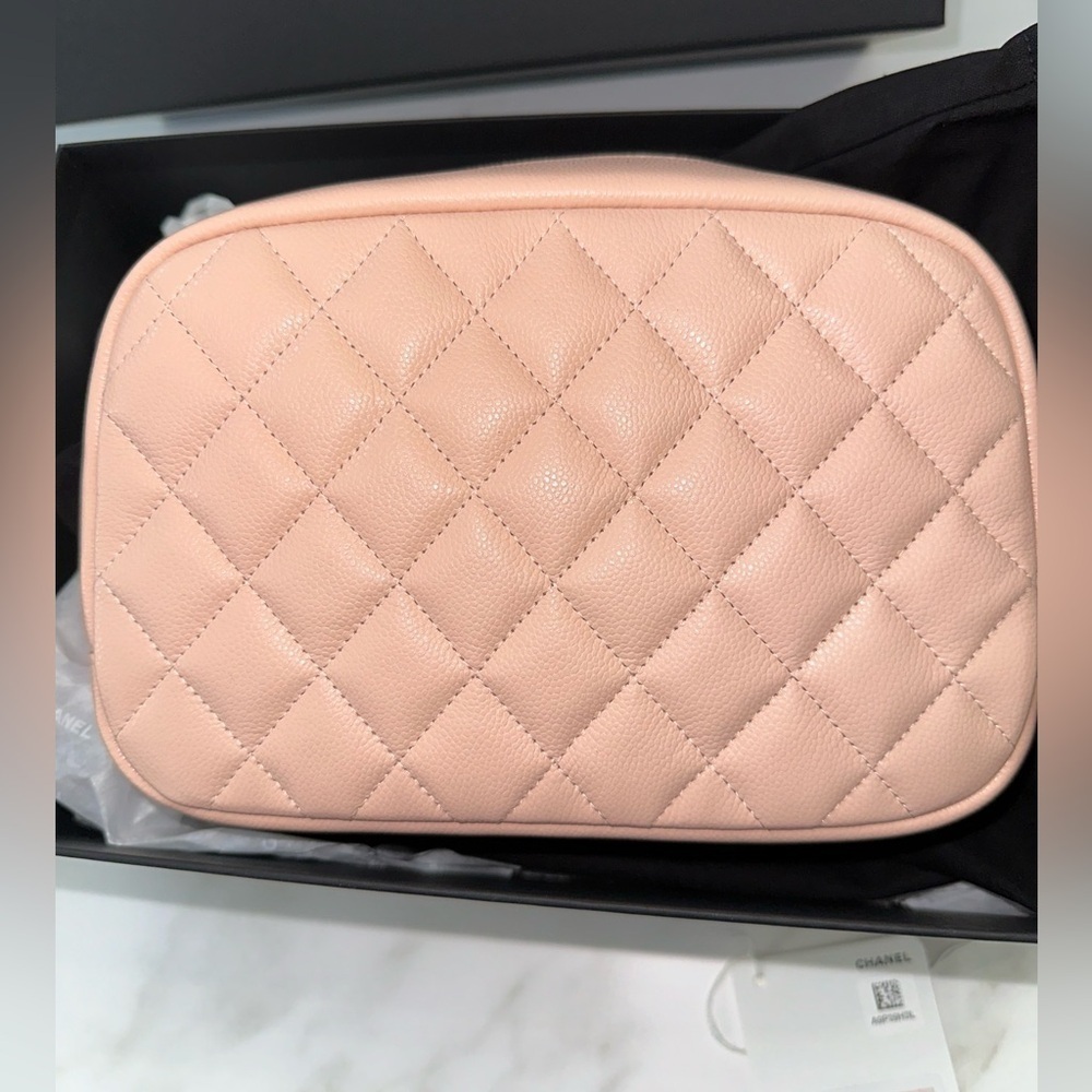 🩷Chanel Caviar Quilted Curved Cosmetic Toiletry Case Pink - new with box - Picture 3 of 12